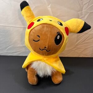 Pokemon Eevee 8" Plush Pikachu Poncho Costume Brown Yellow Excellent Winking
